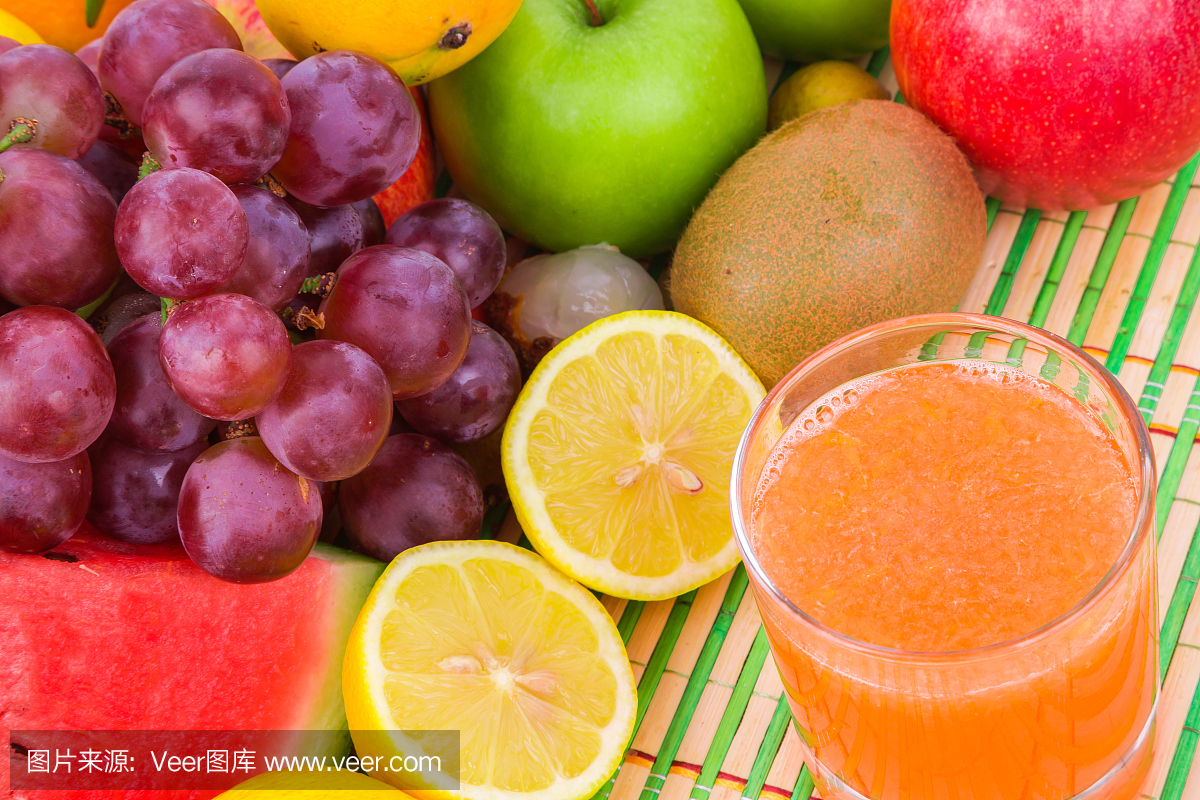 健康饮食:新鲜水果和果汁